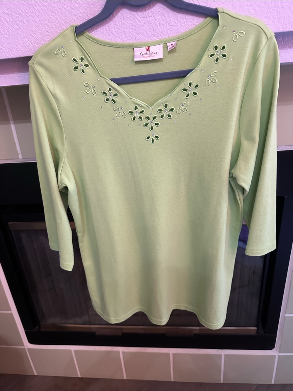 💚QUACKER Factory Ladies' Lime Green Embellished V-Neck Top 3/4 sleeves (Medium)💚